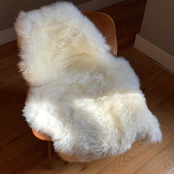 Genuine Sheepskin Rug - Picture 5 of 6